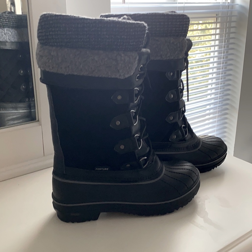 Snow boots